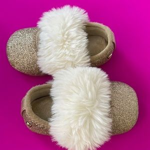 Brand UGG zise : 18-24 Months golden glitter ✨ used only once like NEW